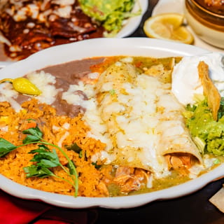 3. Enchiladas Verdes de Pollo